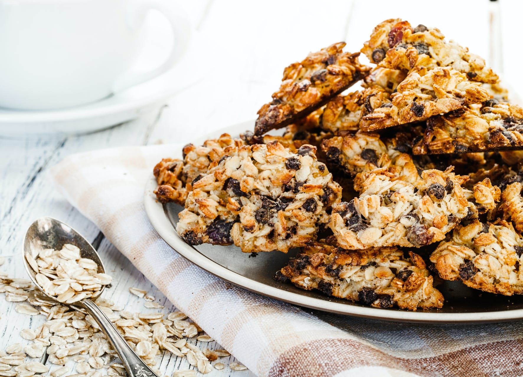 diy_recipe_healthyish_cbd_oatmeal_raisin_cookies_741f7a90fe