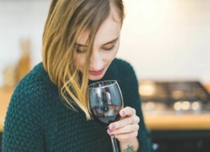 A woman with a glass—can cannabis replace wine in everyday life?