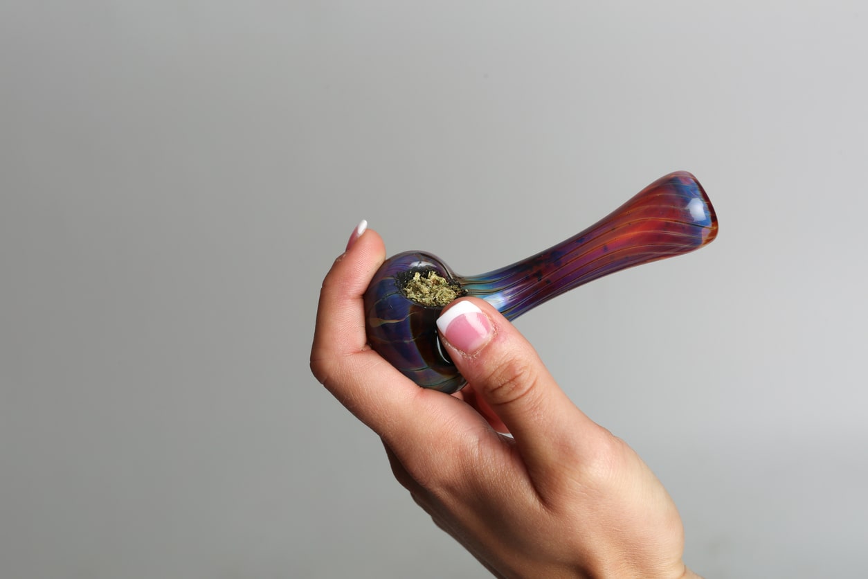 Using Pipes And Bongs to Smoke Medical Marijuana - HelloMD